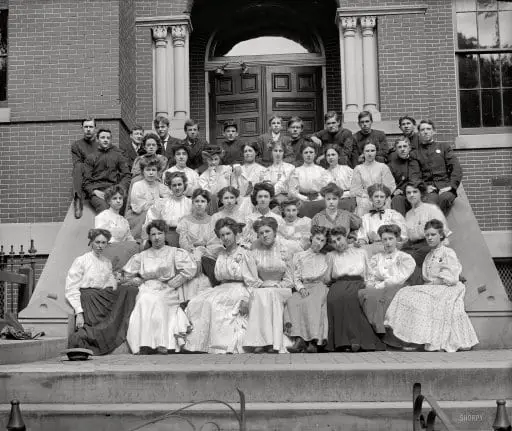 Eastern High School in 1910 (Shorpy)