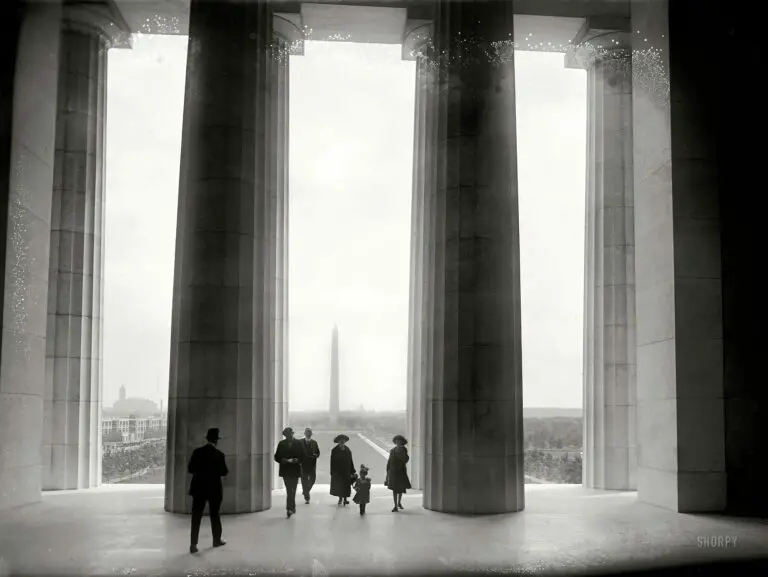 View of Washington Monument (1922)