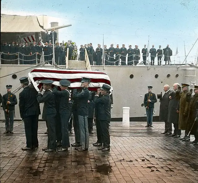 Unknown Soldier from World War I being taken from the USS Olympia at the Washington Navy Yard and transported to the US Capitol to lay in state (DC Public Commons)