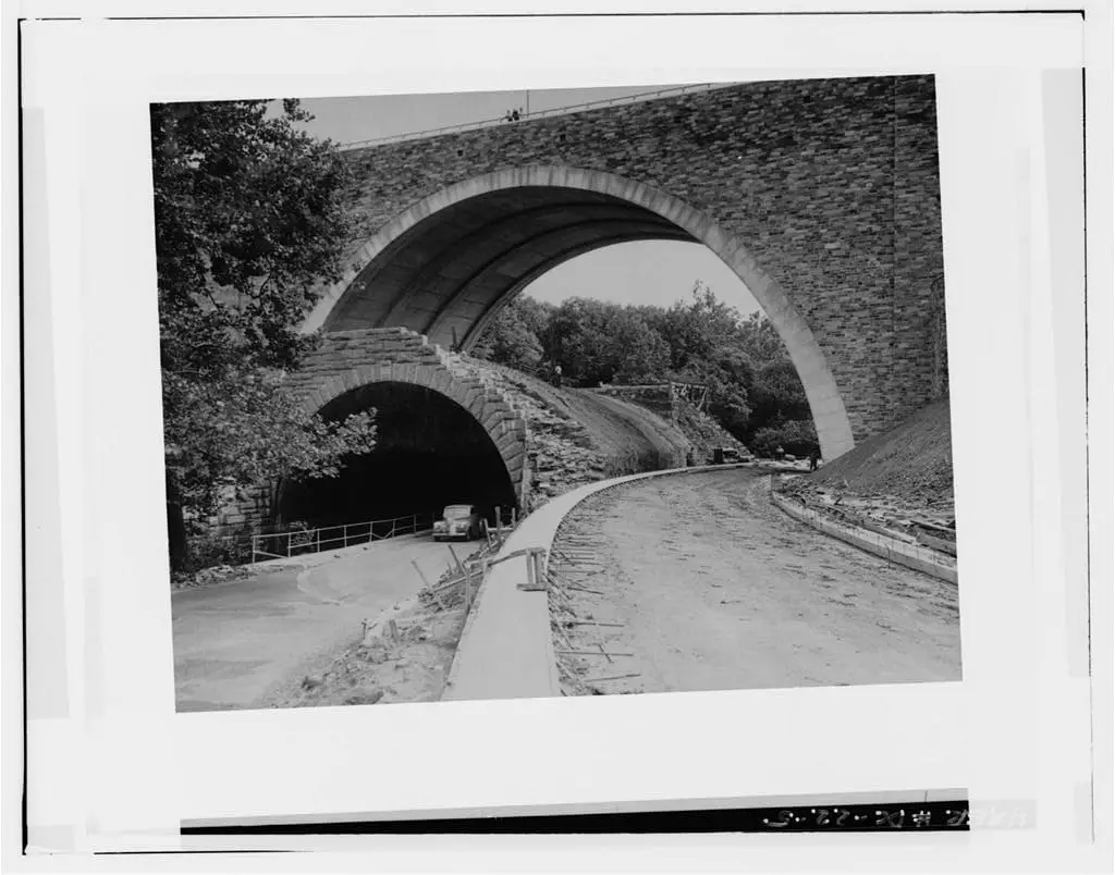 Massachusetts Avenue Bridge circa 1941 (Library of Congress)