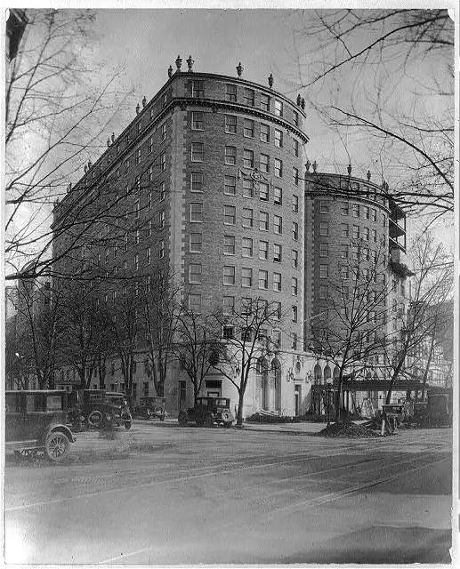 Mayflower Hotel in 1925 (Library of Congress)
