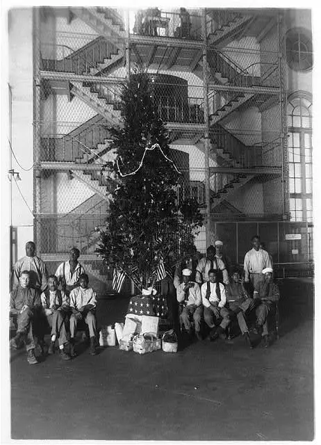 Inside the District jail during Christmas around 1920 (Library of Congress)