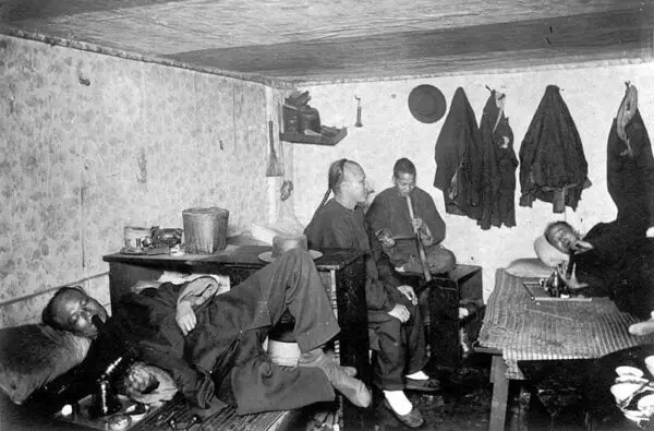 Inside of lodging house and opium den in San Francisco, 1890s (Wikipedia)