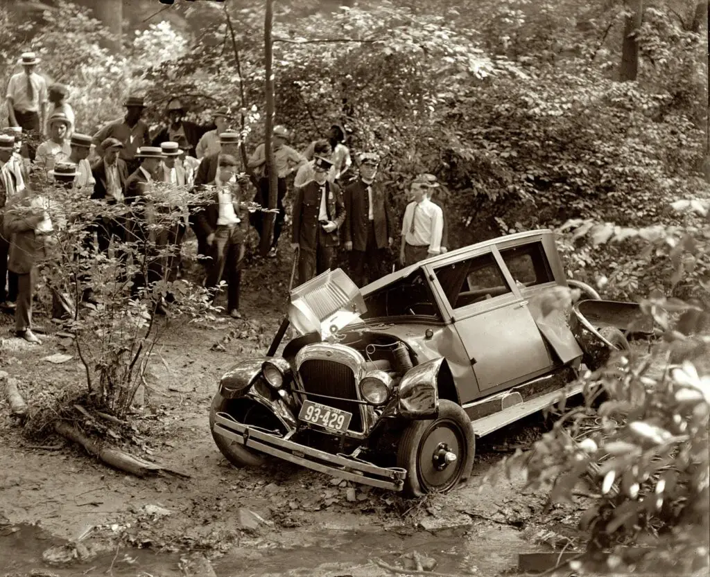 Connecticut Avenue bridge wreck in 1925 (Shorpy)