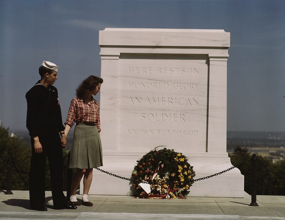 Sailor of woman at the Tomb of the Unknown Solder in 1943 (Library of Congress)