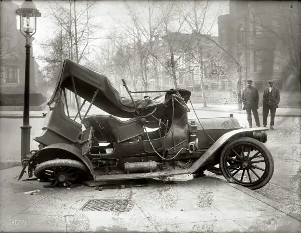 Wreck at Massachusetts Ave. and 21st St. in 1917 (Shorpy)