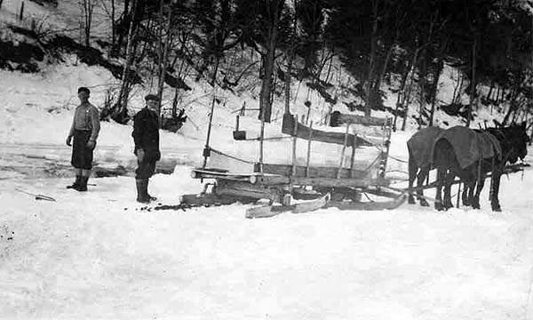 ice harvesting in Maine during the 1890s