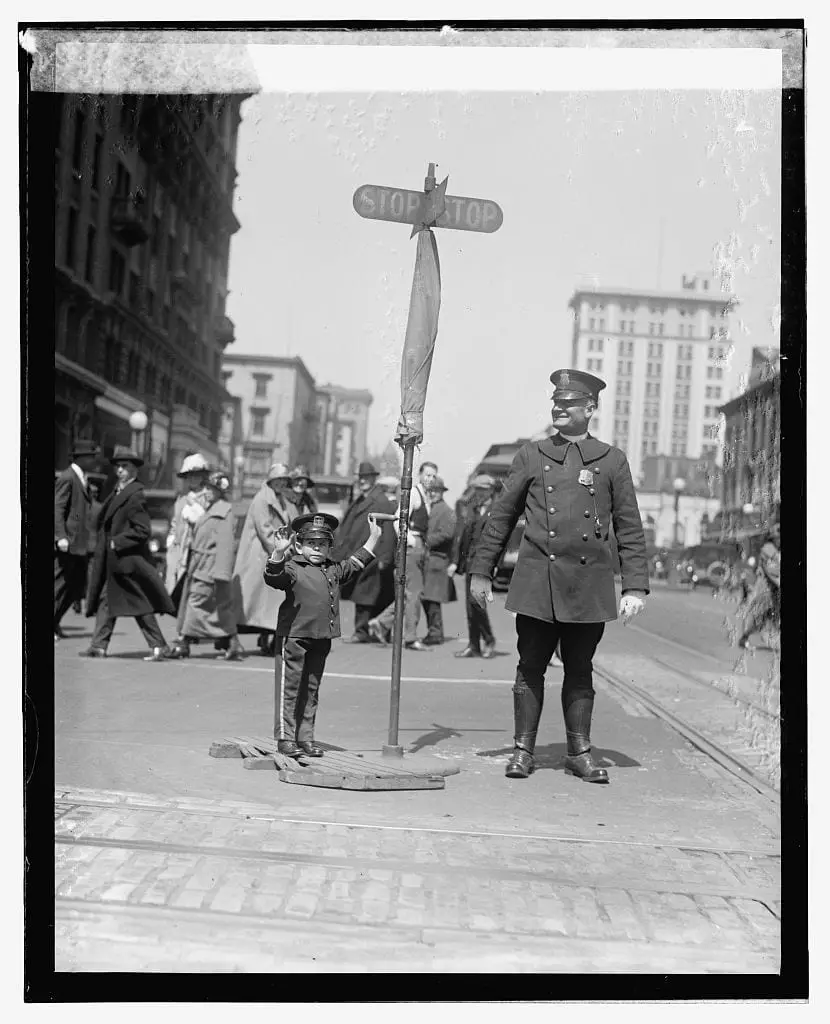 Julius Daranyi, midget traffic cop - June 8th, 1924 (Library of Congress)