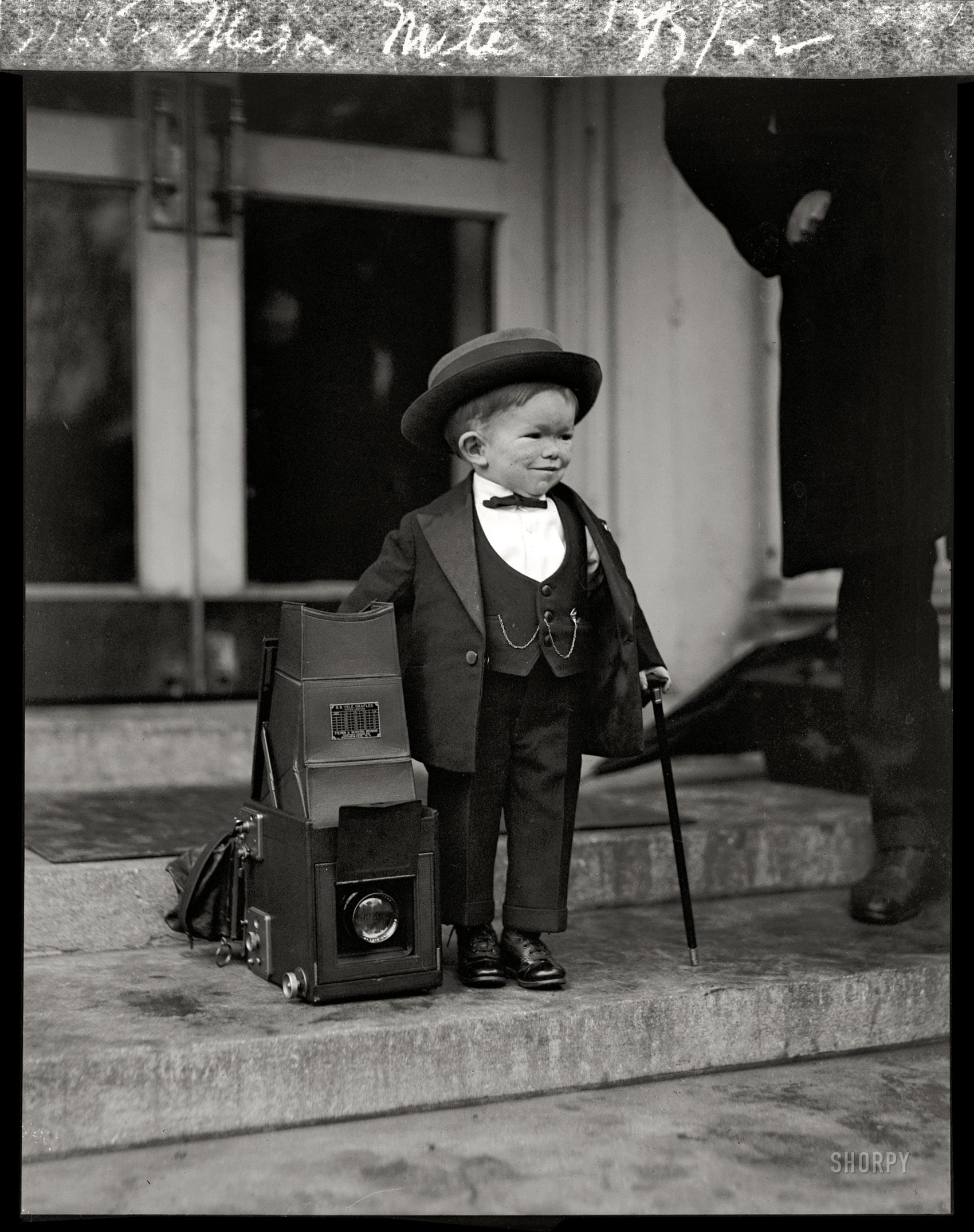 Clarence Chesterfield Howerton, known as 'Major Mite', at 9 years old, standing outside the White House in 1922. Famous for roles in 'Our Gang' and as a Munchkin in 'The Wizard of Oz'.