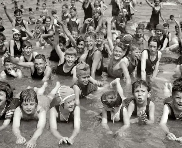 Potomac bathing beach - May 28, 1923 (Shorpy)