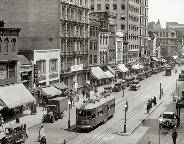 Today we're leaving the office and taking the streetcar downtown for some shopping. From 1924, "F Street N.W. from 14th Street." (Shorpy)