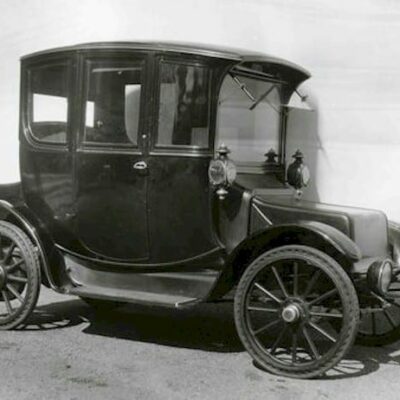 1914 Raush & Lang electric vehicle (Smithsonian)