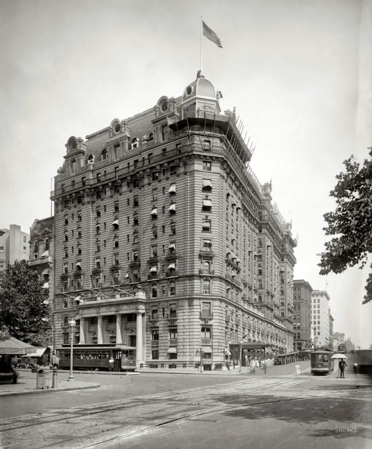 The Willard Hotel in 1922 (Shorpy)