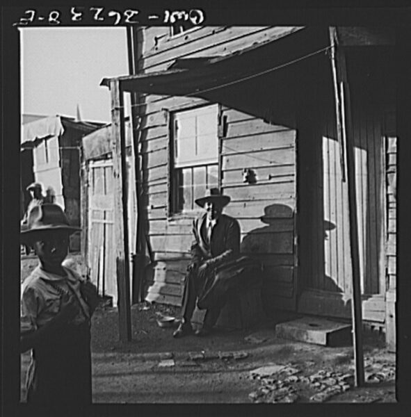 Washington alley dwelling in 1943 (Library of Congress)