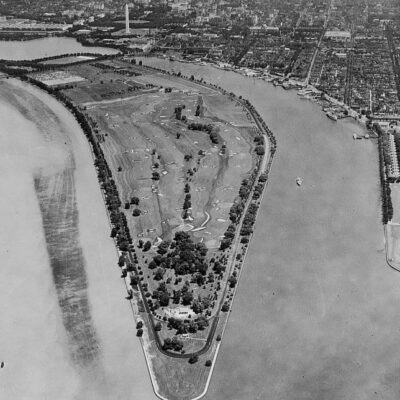 East Potomac Golf Club (East Potomac Park), Washington, D.C., aerial view from above Haines Point looking north toward the Mall (Library of Congress)