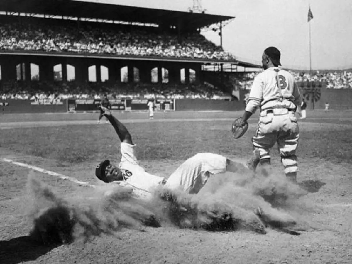 The Tragic Life of Josh Gibson, Legendary Baseball Player Held in D.C. for  Mental Observation