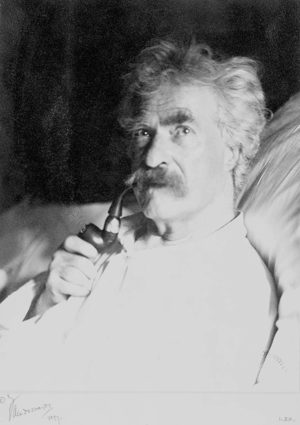 Mark Twain with pipe in 1906 (Wikipedia)