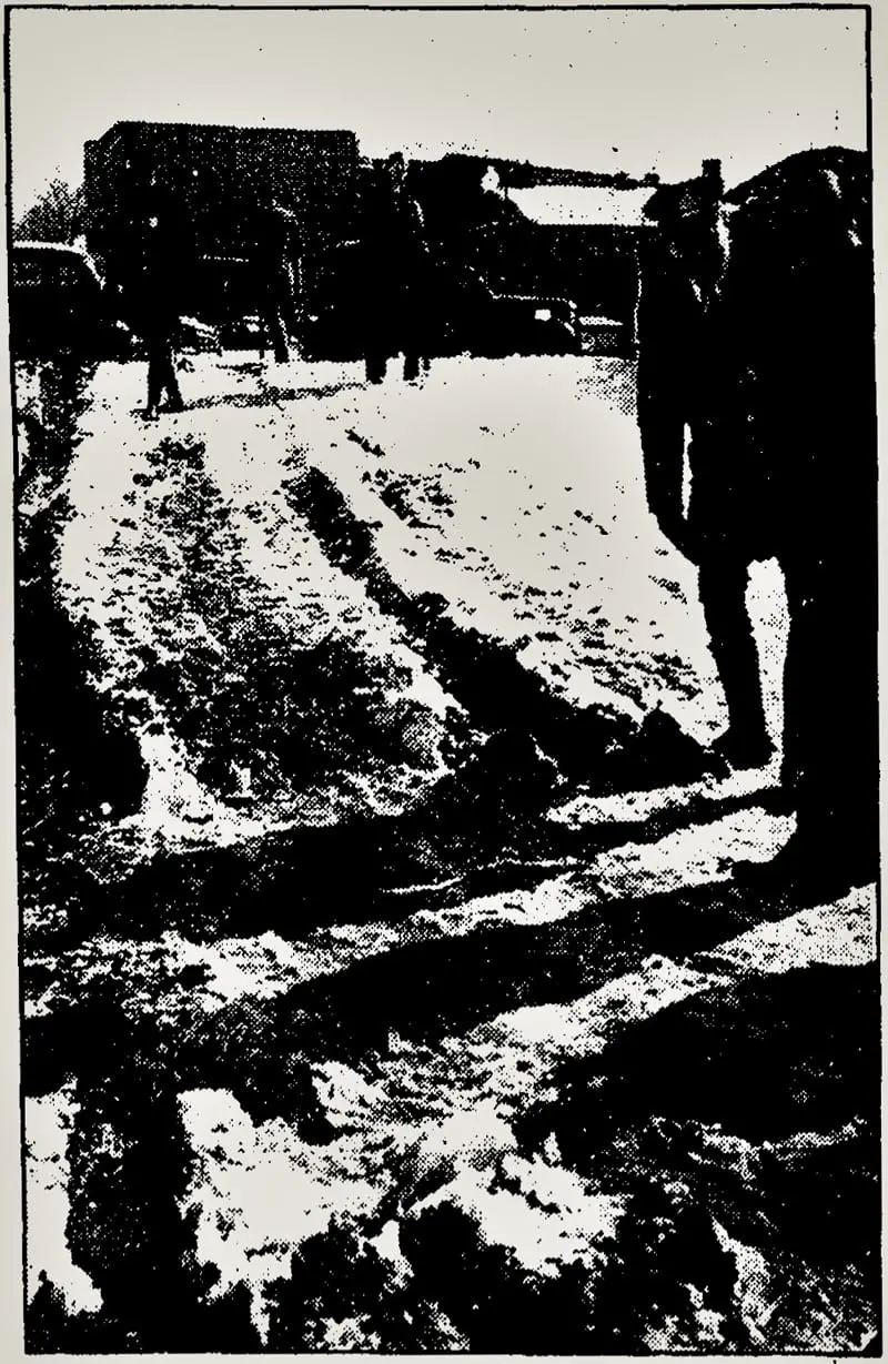 Police investigate taxi in Potomac - tire-tracks - 1937