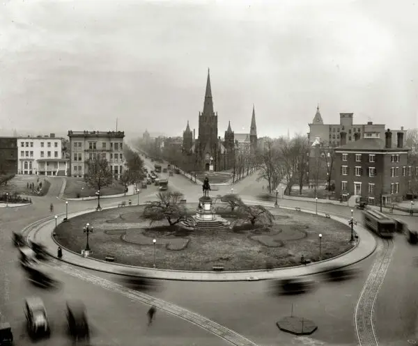 Thomas Circle in 1921 (Shorpy)