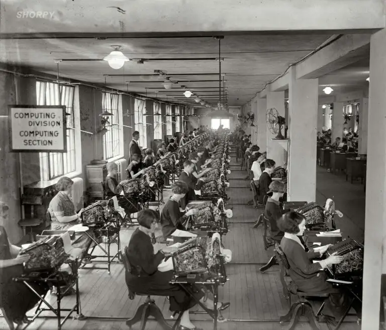 November 24, 1924. Washington, D.C. "Bonus Bureau, Computing Division. Many clerks figure the amount of the bonus each veteran is entitled to."