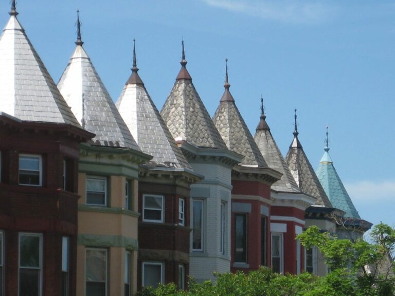 Bloomingdale row houses (source: gullivers-nest.blogspot.com)