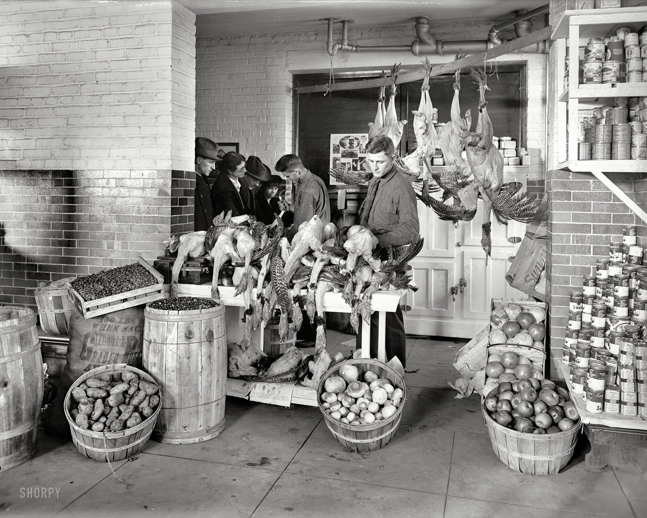 Washington, D.C., circa 1924. "Park View Citizens Association store." National Photo Company Collection glass negative.