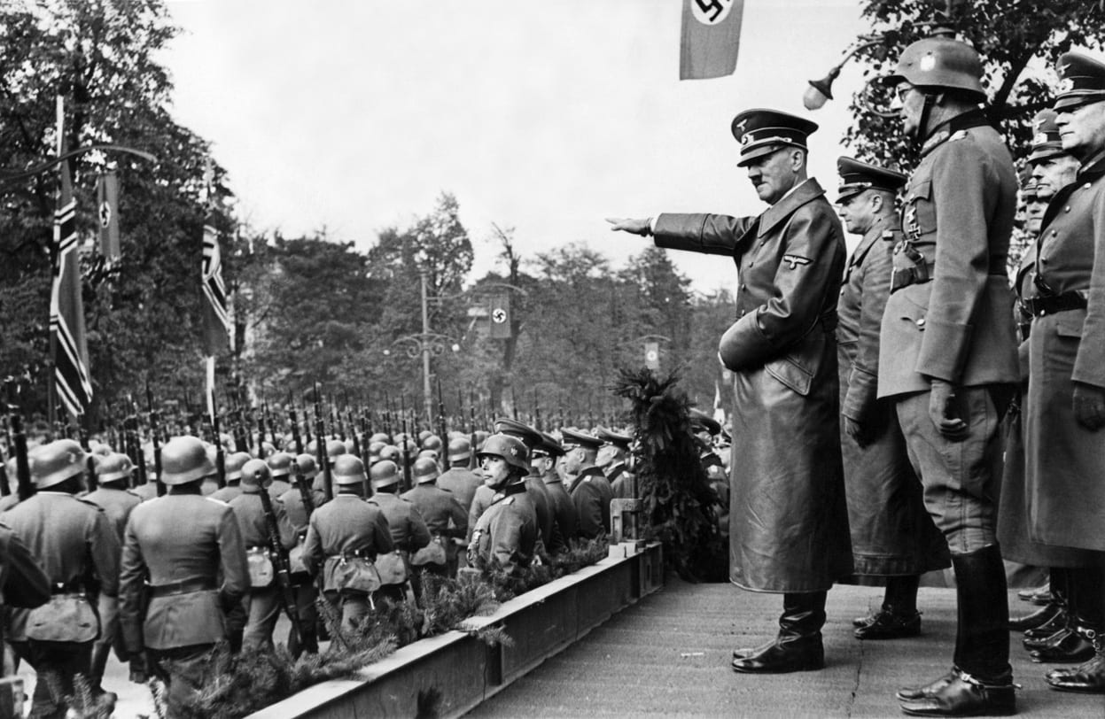 Hitler salutes the troops
