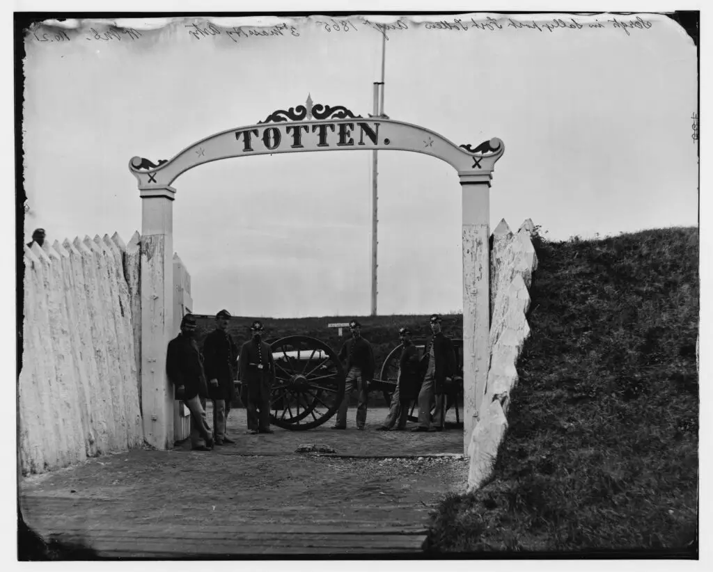 Men and gun of 3d Massachusetts Heavy Artillery at ornamental gate of Fort Totten