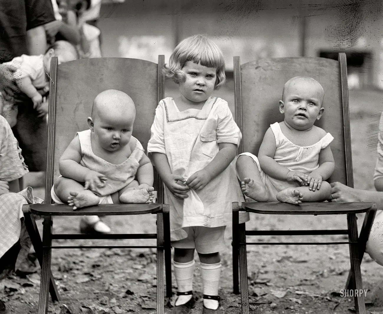 Старая детская. Дети 1930-х годов. Старые снимки детей. Старые черно белые снимки. Дети прошлого.
