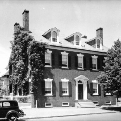 Wise-Hooe-Lloyd House, 220 North Washington Street