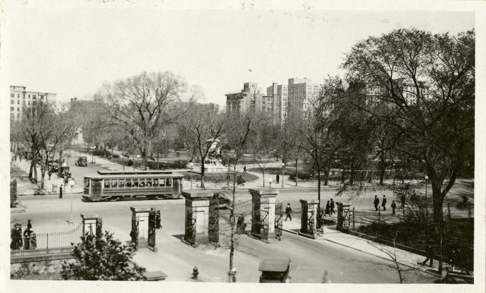 A Rare Glimpse of Lafayette Square in 1919