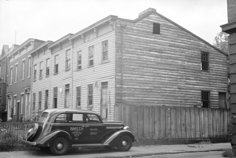 One of few available houses for rent. Washington, D.C. One of the few available houses for rent under the crowded conditions. A study of the structure, however, will explain why there is no one now living in it