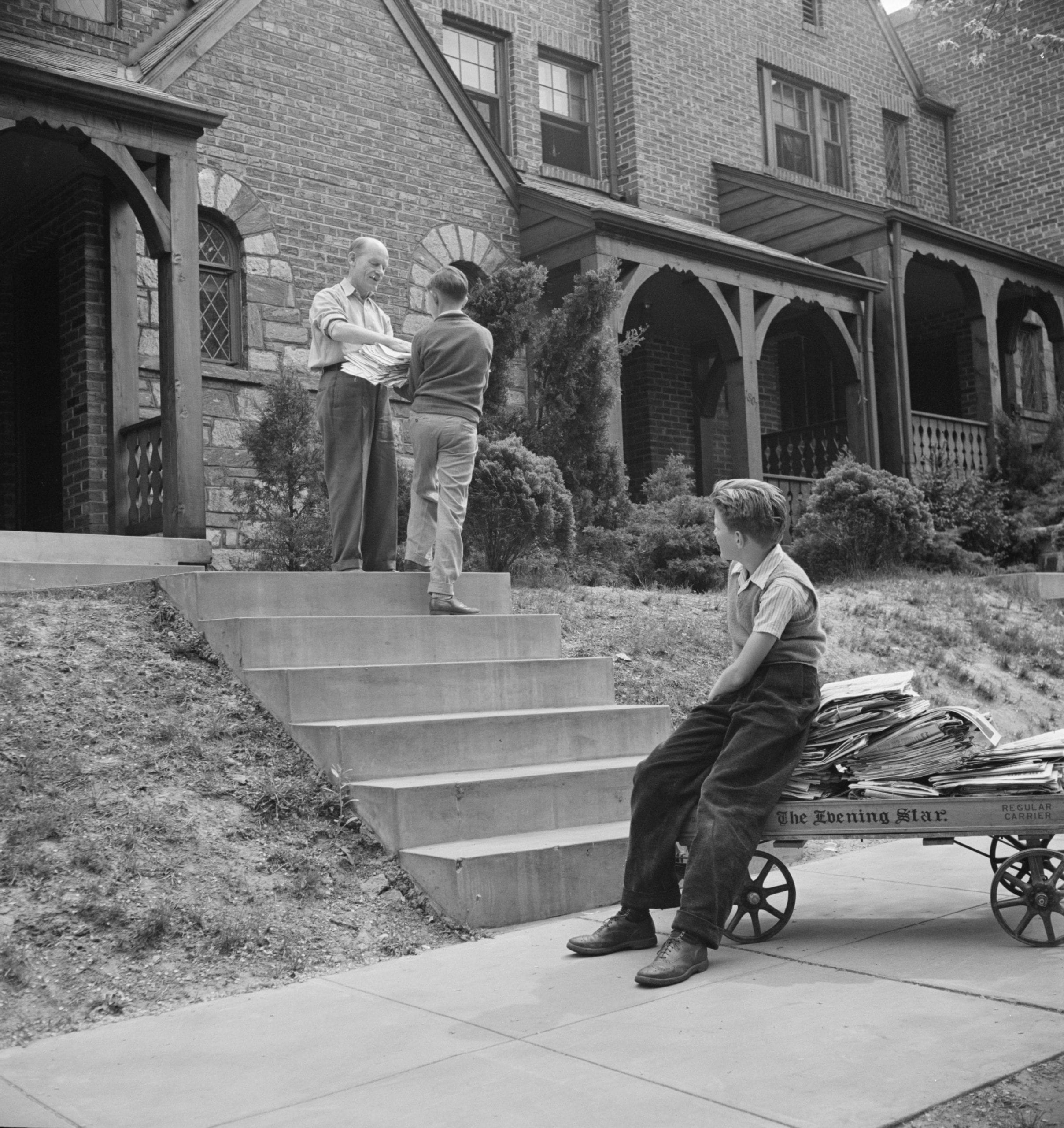 Washington, D.C. Salvage drive, Victory Program. Schoolboy volunteers to go from house to home collecting scrap paper