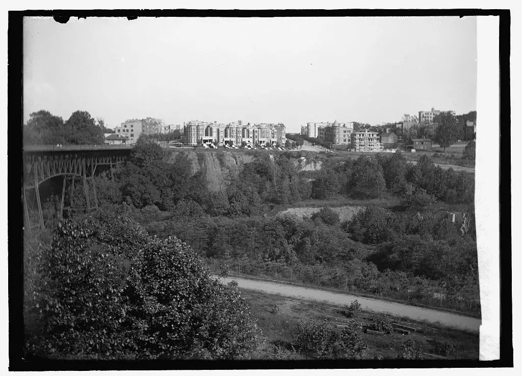 original Calvert St. bridge around 1910 (Library of Congress)