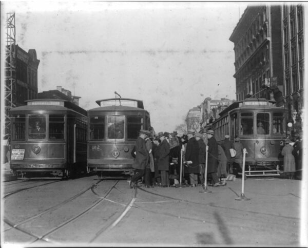 streetcars on New York Ave. (Library of Congress)