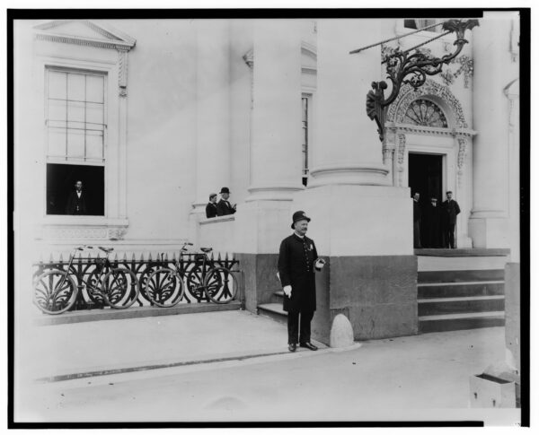 Policeman standing guard at entrance to White House