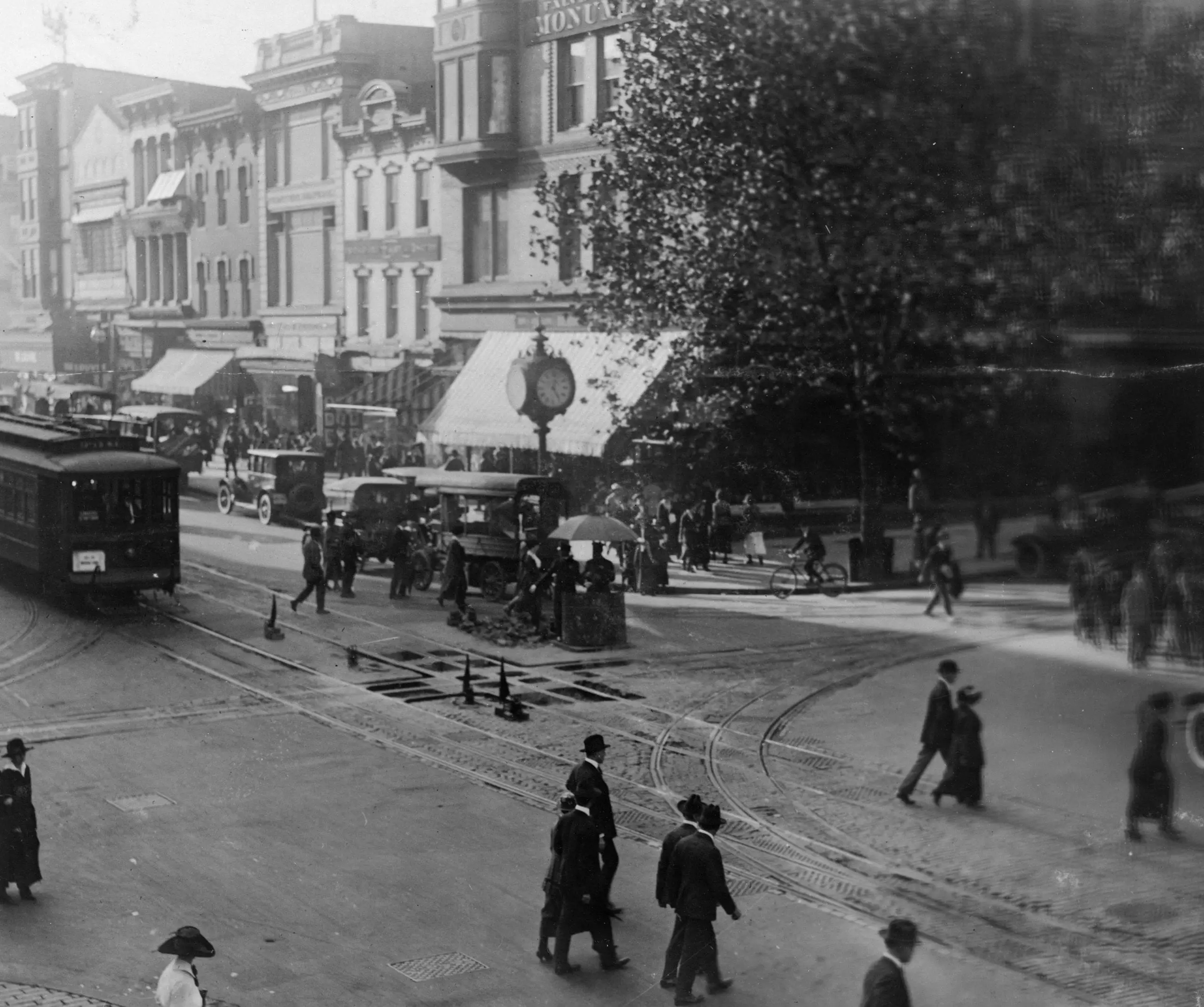street scene at 11th and F St. in 1910s