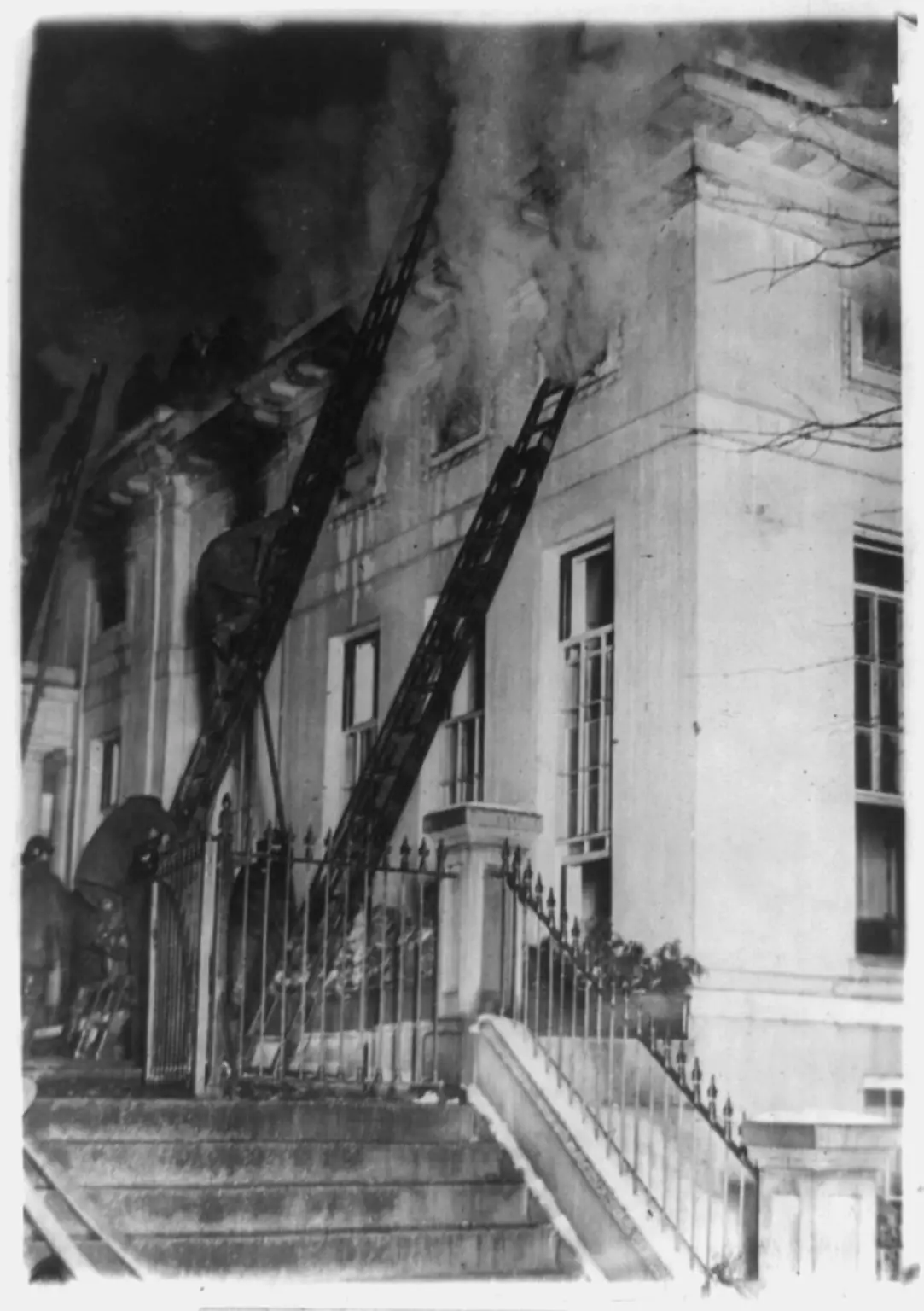 fire in the West Wing (1929)