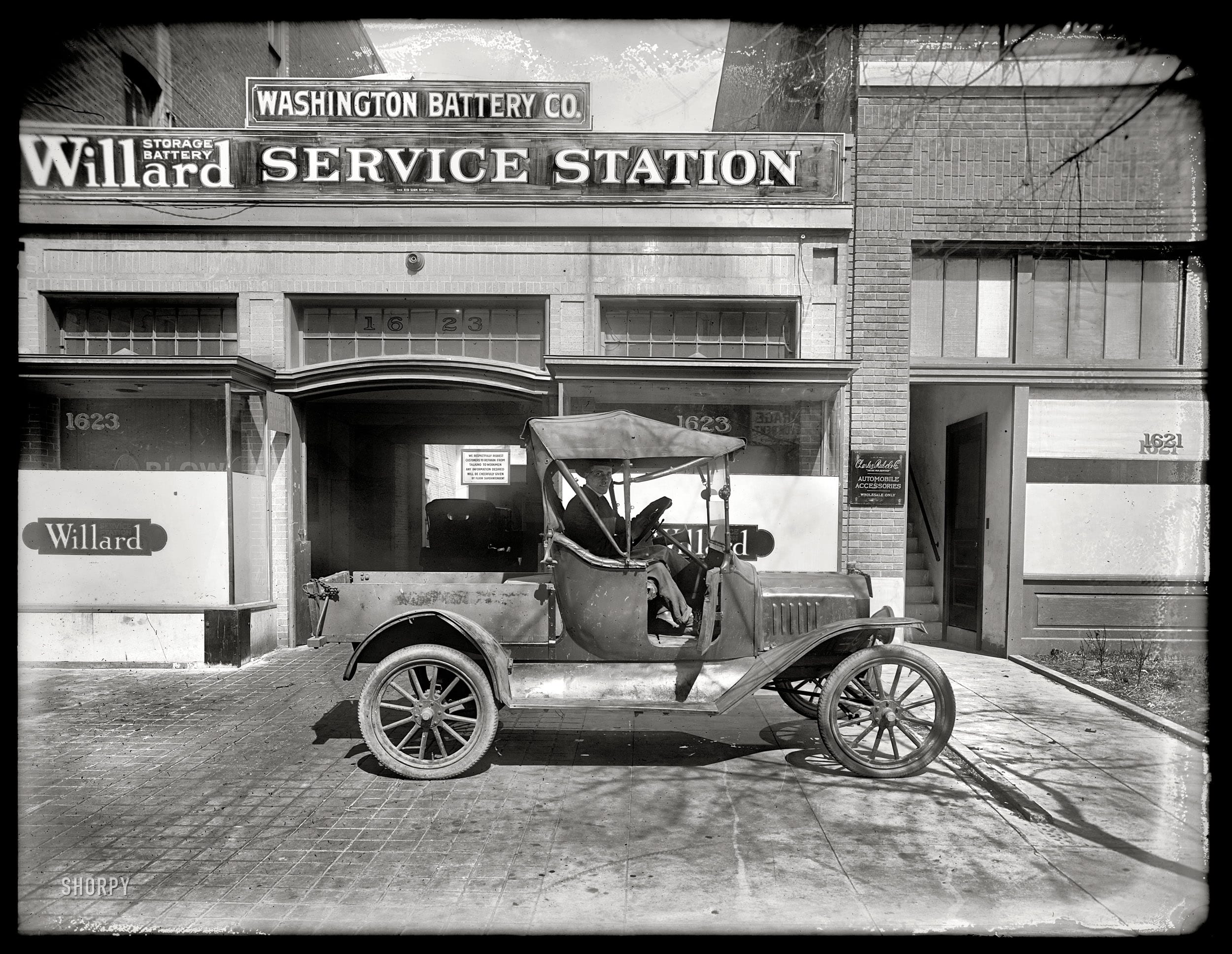 Washington, D.C., circa 1919. "Washington Battery Co., L Street." We saw the garage earlier in this post. National Photo Co. glass negative.