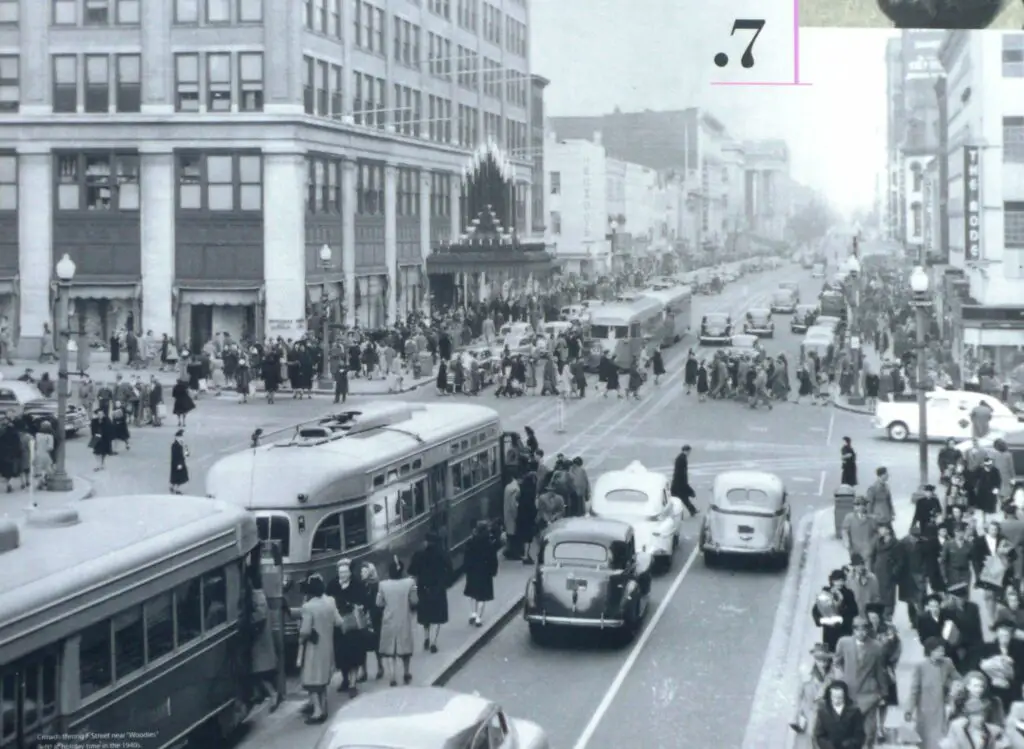 downtown Washington at F St. in 1942