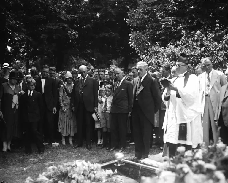 Walter Johnson's wife buried. This photograph was taken at the funeral of Mrs. Walter Johnson, wife of the manager of the Washington baseball club. Those in the picture, reading from left to right, include: Mrs. Frank N. Johnson of Coffeyville, Kas., his mother; Walter Johnson; Edwin Johnson, a son; Edwin R. Roberts, Mayor of Reno candidate for the governorship of Nevada, Mrs. Johnson's father; Carolyn and Robert, two of the younger Johnson children, and at the extreme right, the Rev. Joseph E. Williams, pastor of the Bethesda, Md. Episcopal Church, where the Johnsons worshipped