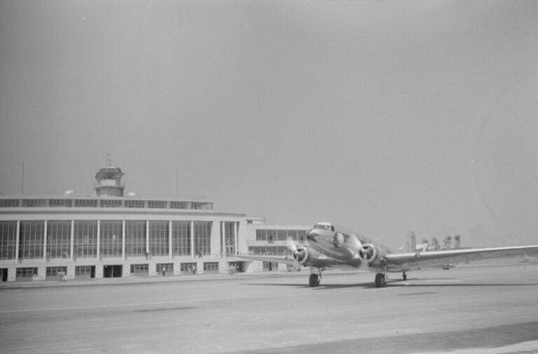 plane taxing to the runway at National Airport