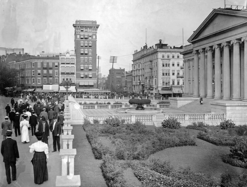 View east on Pennsylvania Ave. in front of the Department of Treasury