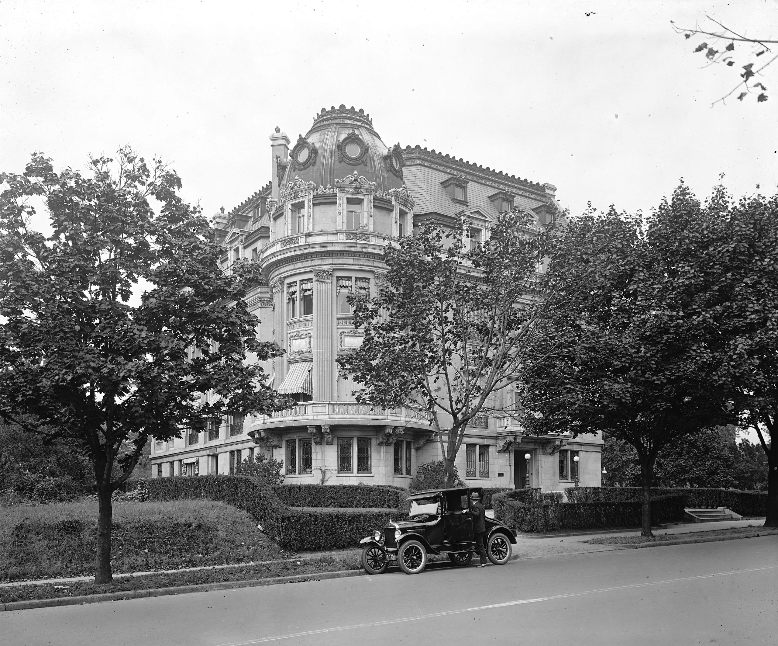 Ford motor car in front of the French Embassy