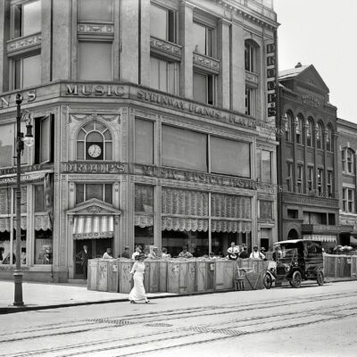 Washington, D.C., 1913. "E.F. Droop & Sons Co. music store."