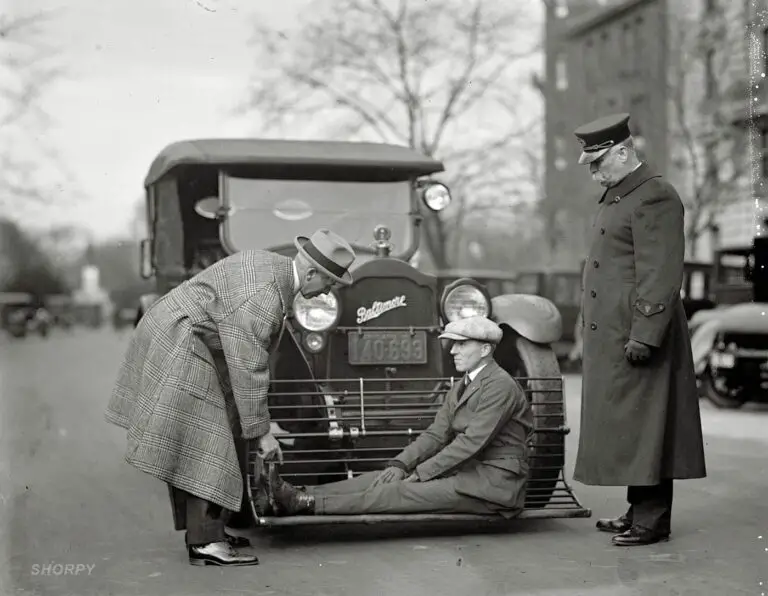 December 17, 1924. Washington, D.C. "Auto safety device demonstration. Inspector Albert Headley." National Photo glass negative.