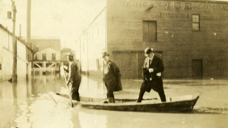 Flood caused by the ice jam in the Potomac River in March, 1918. Scene in Georgetown. General Photograph Collection, HSW