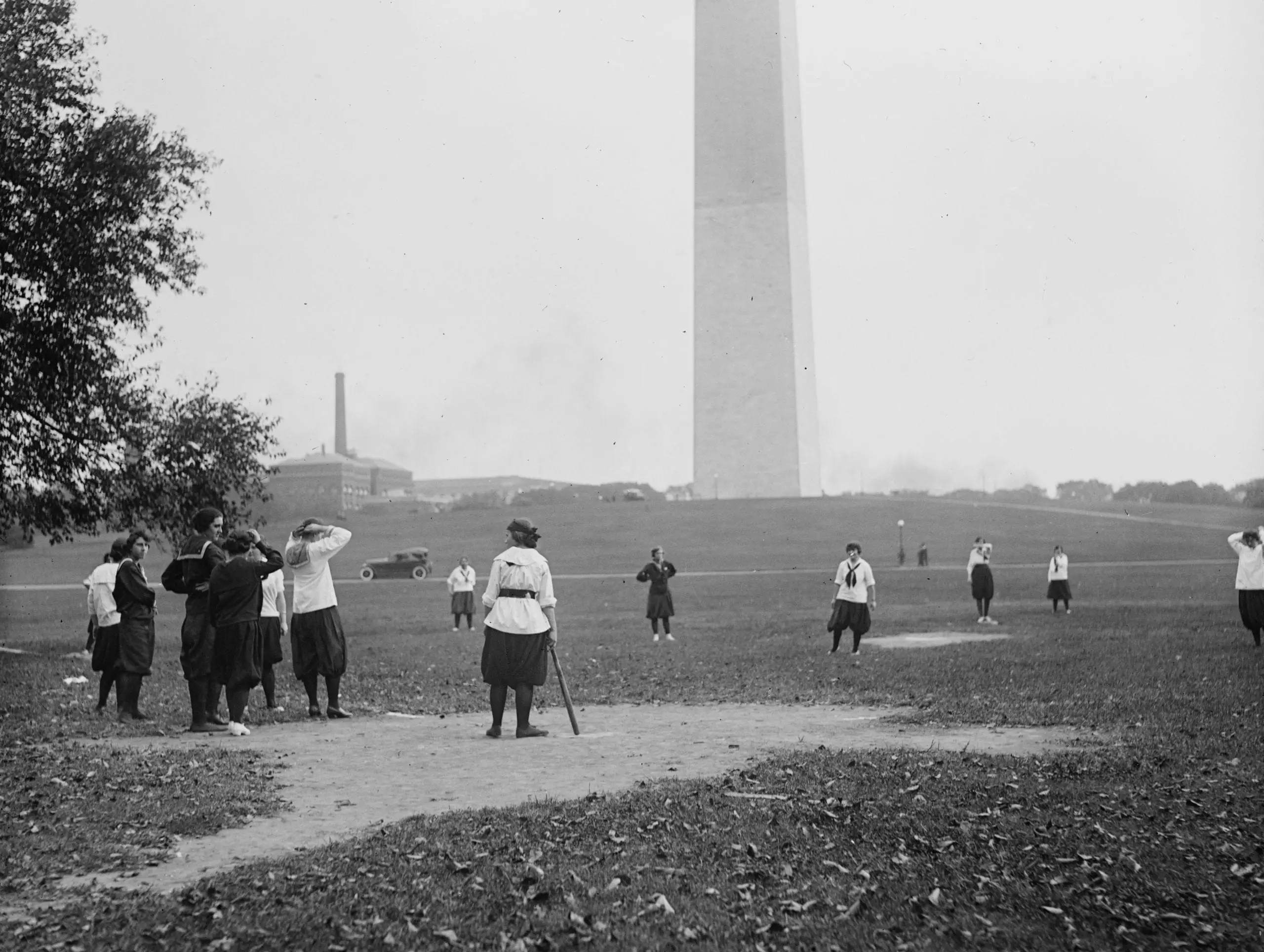 girls baseball game in 1919