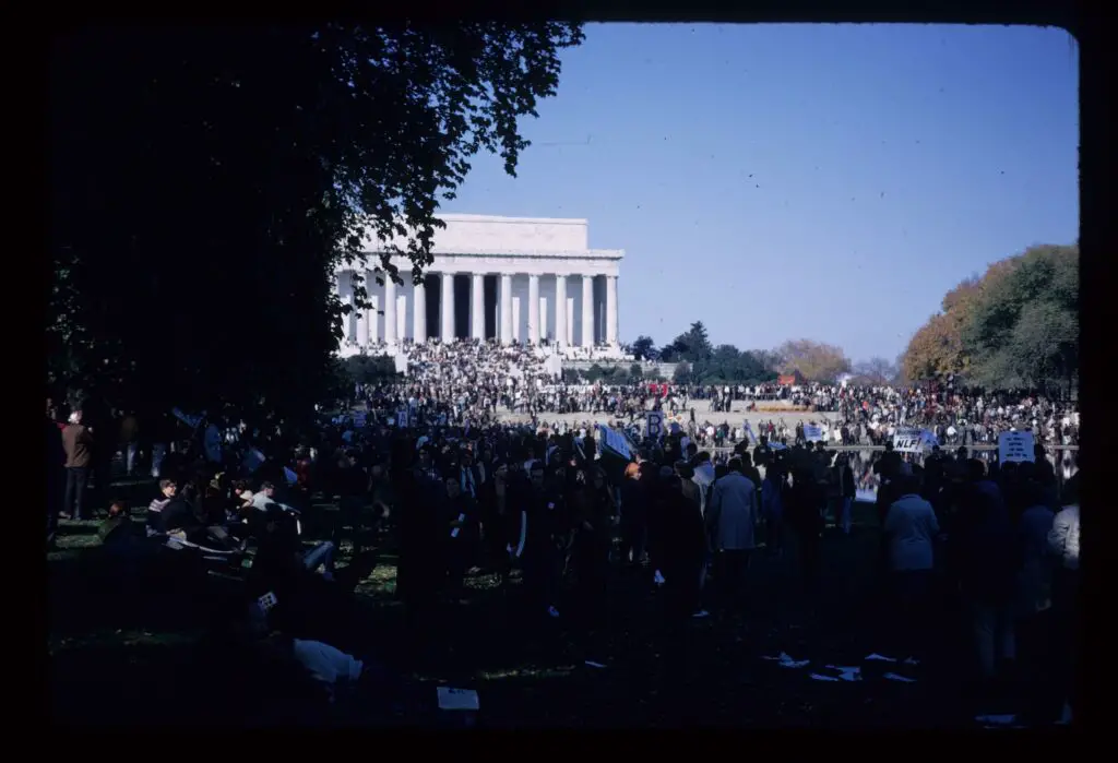 Incredible Photos Of 1967 March On Pentagon Against The Vietnam War