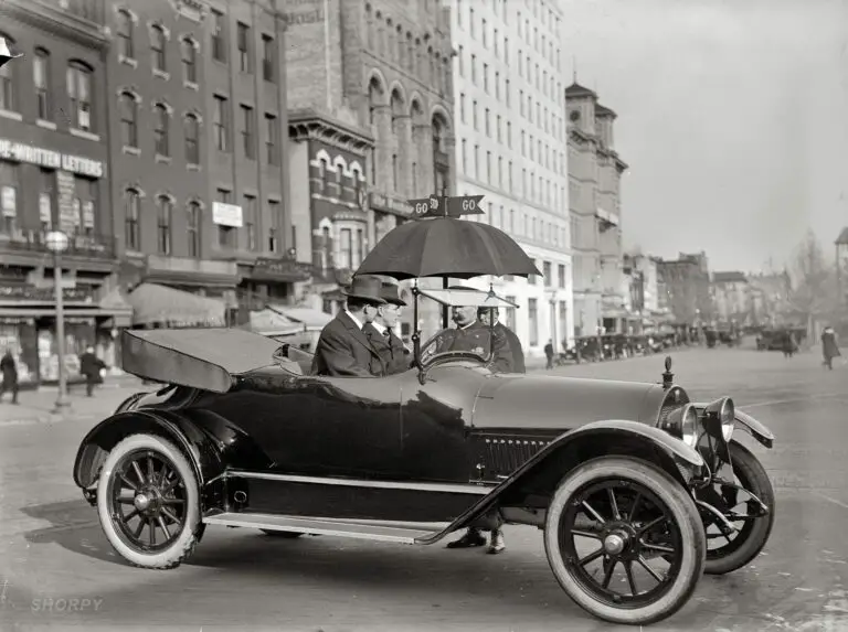 1913. "District of Columbia traffic. Stop and Go signs." A very new-looking circa 1913 Haynes roadster in Washington crossing Pennsylvania Avenue at 14th Street N.W. Harris & Ewing Collection glass negative.